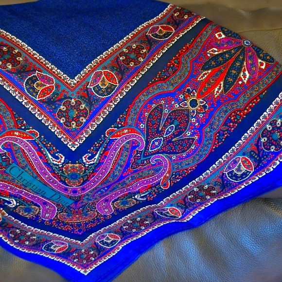 Christian Dior Stunningly Beautiful scarf comes with shopping bag. - Picture 2 of 8